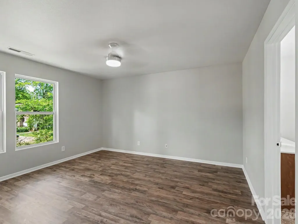 5529 Idlewild Road N Charlotte NC 28227
