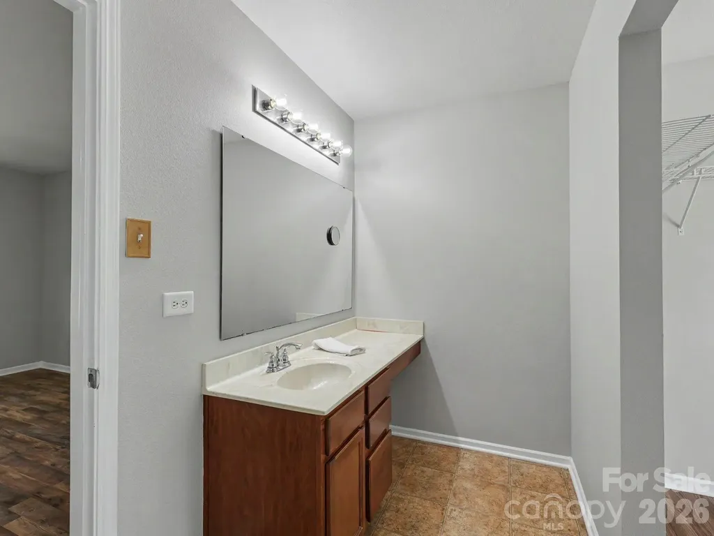 5529 Idlewild Road N Charlotte NC 28227