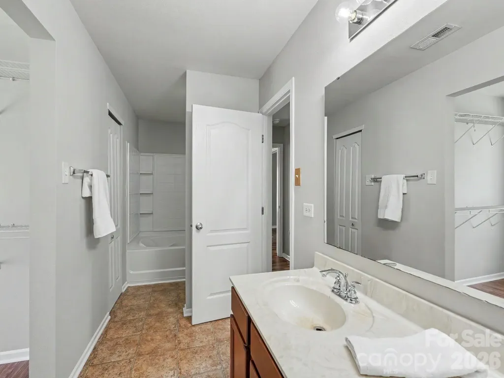 5529 Idlewild Road N Charlotte NC 28227