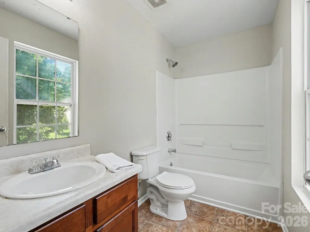 5529 Idlewild Road N Charlotte NC 28227