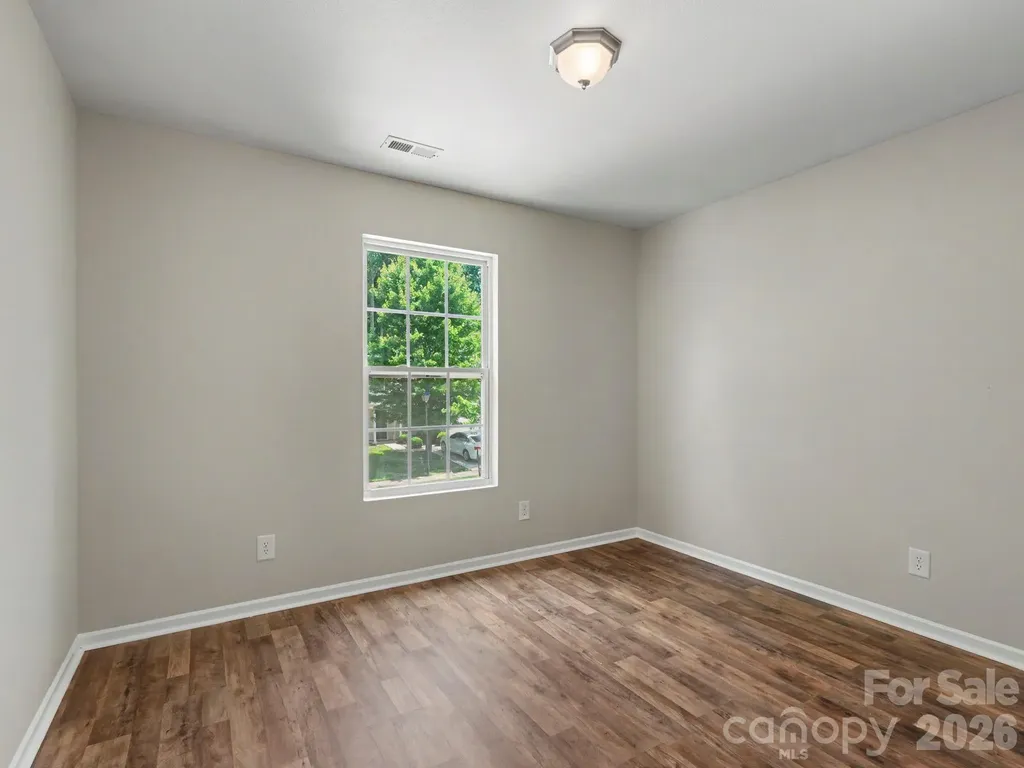 5529 Idlewild Road N Charlotte NC 28227