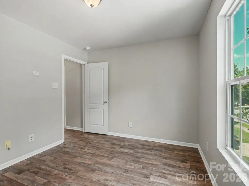 5529 Idlewild Road N Charlotte NC 28227