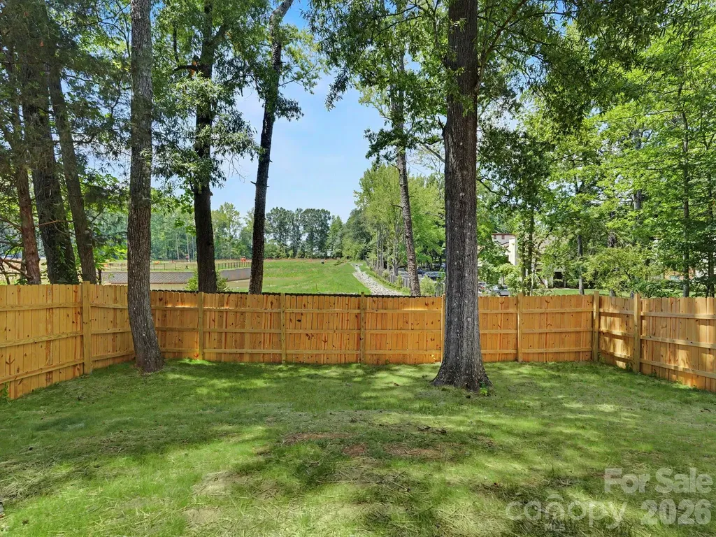 5529 Idlewild Road N Charlotte NC 28227