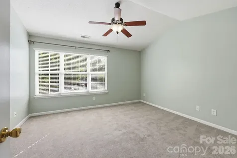 12368 Hennigan Place Lane Charlotte NC 28214