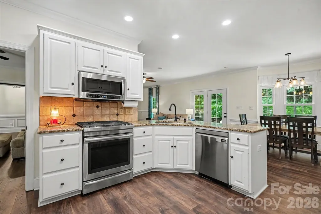 6128 Lake Providence Lane Charlotte NC 28277