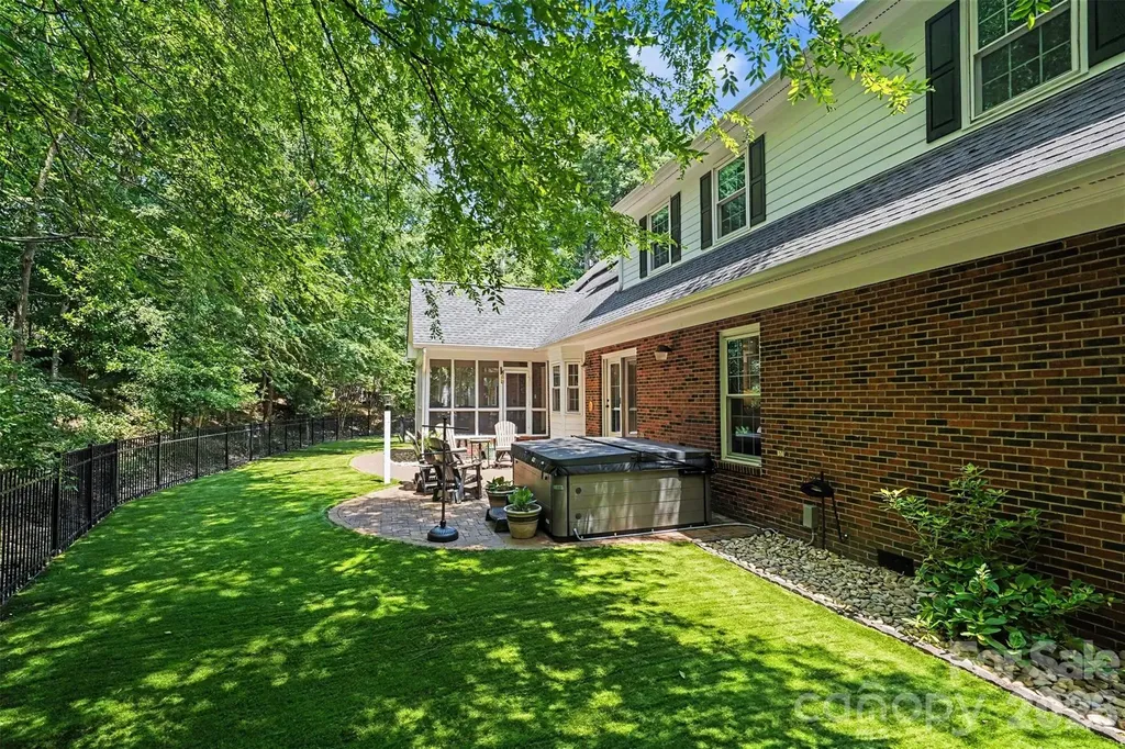 6128 Lake Providence Lane Charlotte NC 28277