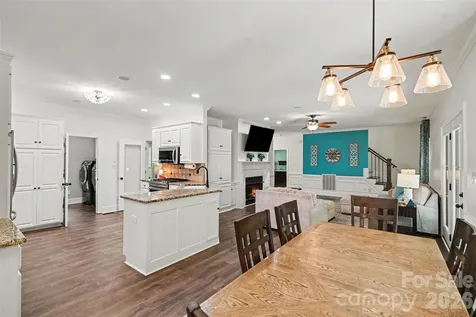 6128 Lake Providence Lane Charlotte NC 28277