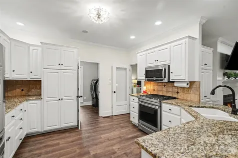 6128 Lake Providence Lane Charlotte NC 28277