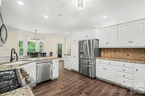 6128 Lake Providence Lane Charlotte NC 28277