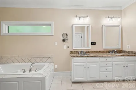 6128 Lake Providence Lane Charlotte NC 28277