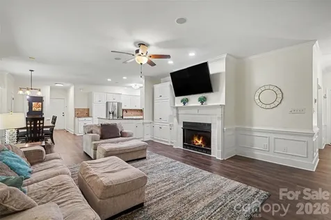 6128 Lake Providence Lane Charlotte NC 28277
