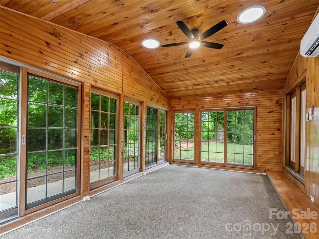 455 Rocky Springs Heights Burnsville NC 28714