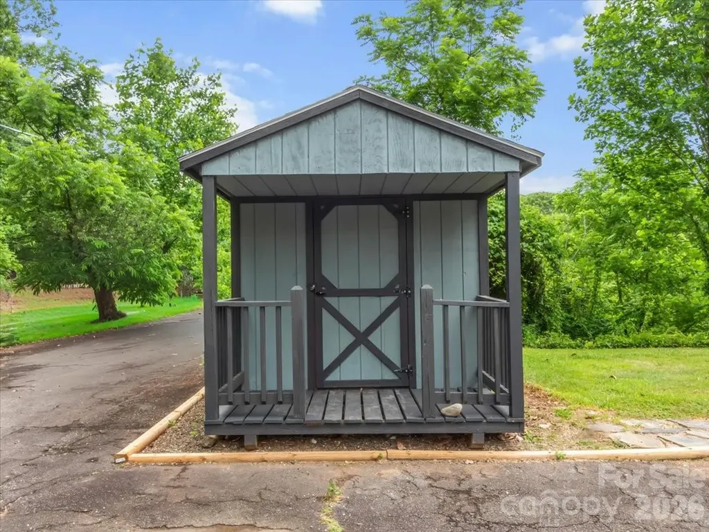 455 Rocky Springs Heights Burnsville NC 28714