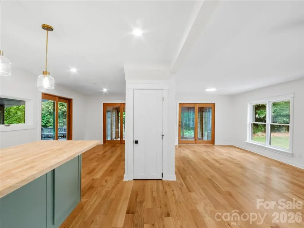 455 Rocky Springs Heights Burnsville NC 28714