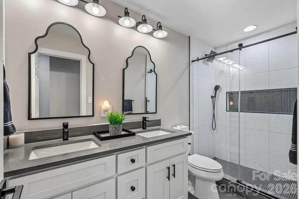 5634 Camelot Drive Charlotte NC 28270