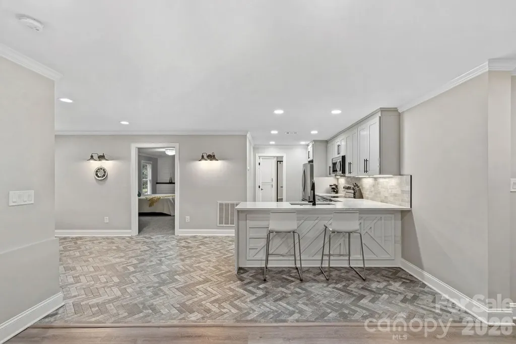 5634 Camelot Drive Charlotte NC 28270