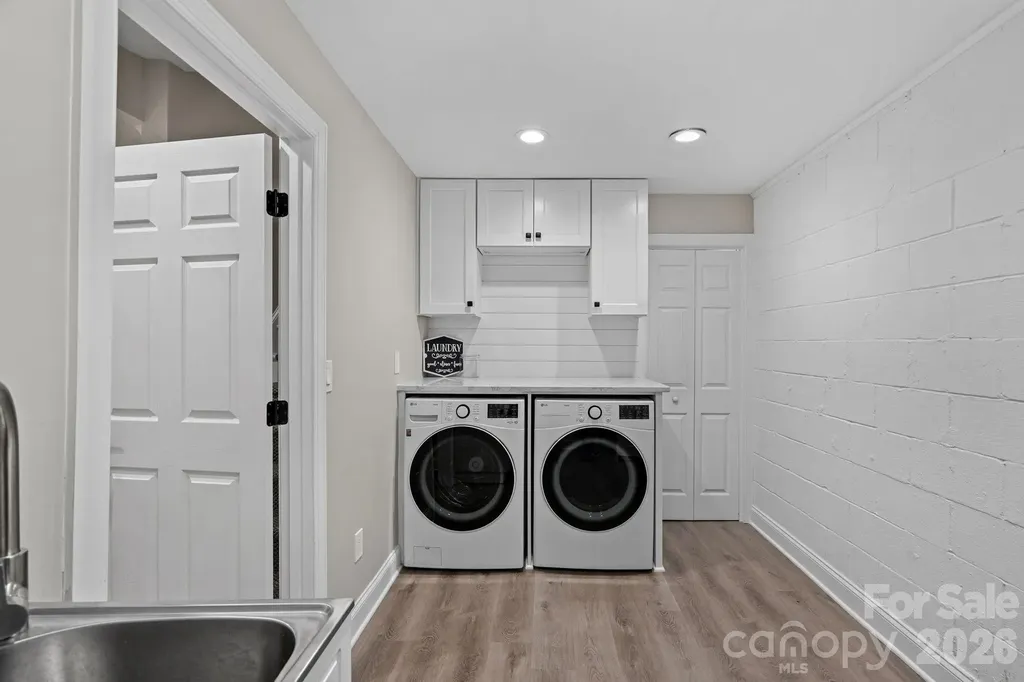 5634 Camelot Drive Charlotte NC 28270