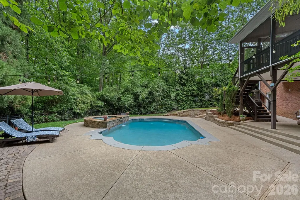 5634 Camelot Drive Charlotte NC 28270