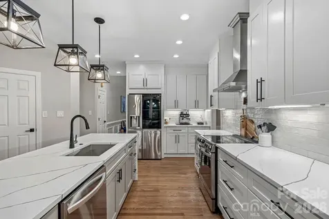 5634 Camelot Drive Charlotte NC 28270