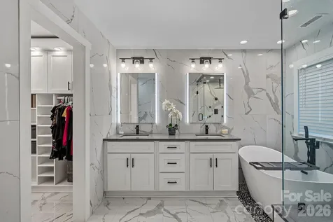 5634 Camelot Drive Charlotte NC 28270