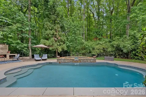 5634 Camelot Drive Charlotte NC 28270