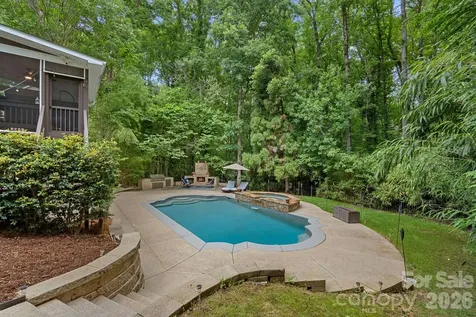 5634 Camelot Drive Charlotte NC 28270
