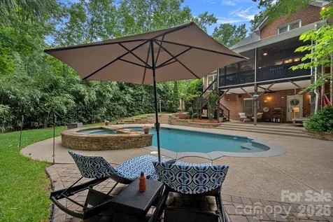5634 Camelot Drive Charlotte NC 28270