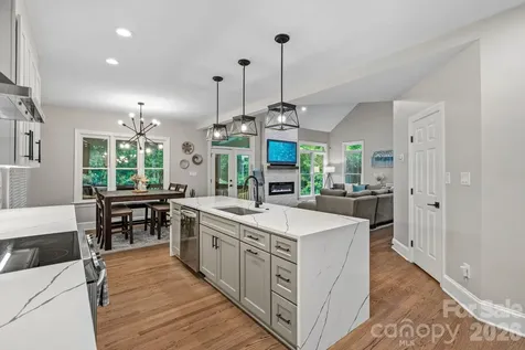 5634 Camelot Drive Charlotte NC 28270