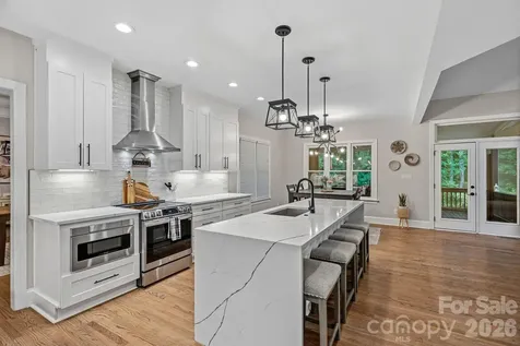 5634 Camelot Drive Charlotte NC 28270