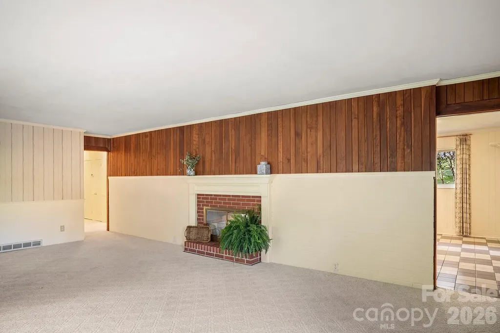 1235 Ashby Lane Hendersonville NC 28791