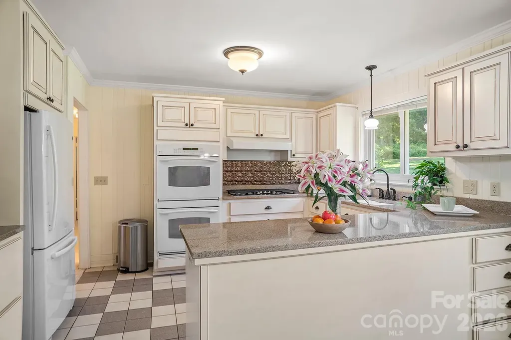 1235 Ashby Lane Hendersonville NC 28791