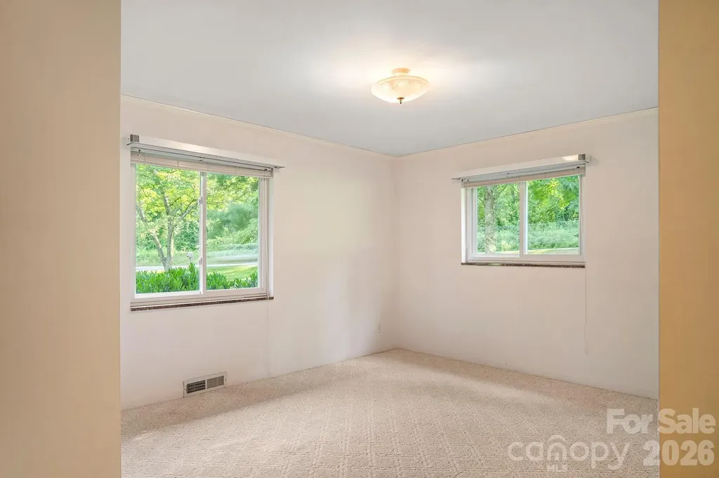 1235 Ashby Lane Hendersonville NC 28791