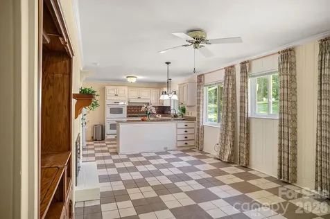 1235 Ashby Lane Hendersonville NC 28791