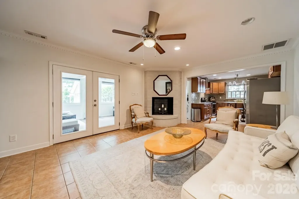 5522 Sharon Road Charlotte NC 28210