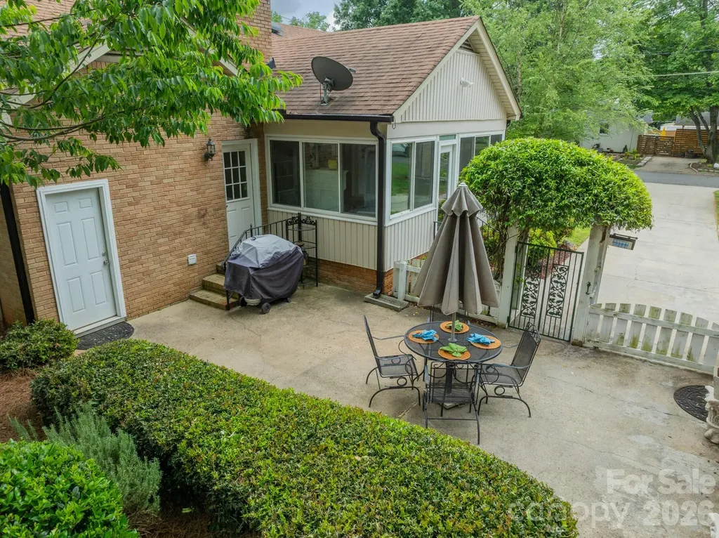 5522 Sharon Road Charlotte NC 28210