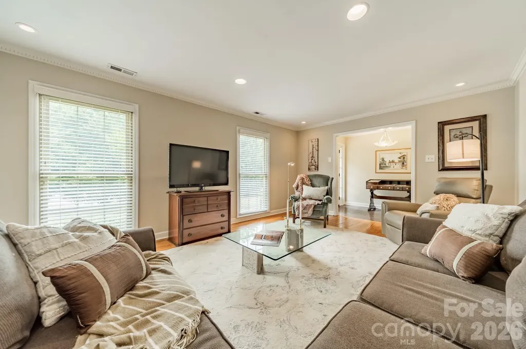 5522 Sharon Road Charlotte NC 28210