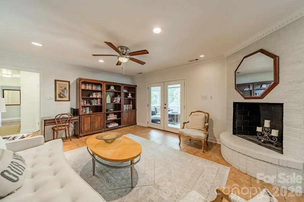 5522 Sharon Road Charlotte NC 28210