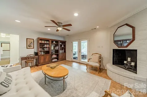 5522 Sharon Road Charlotte NC 28210