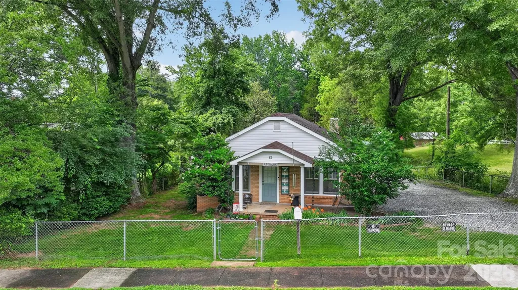 13 E Murray Street Maiden NC 28650