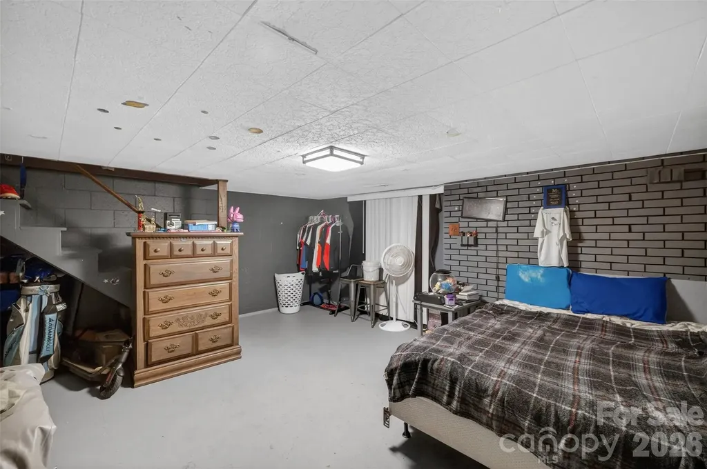 13 E Murray Street Maiden NC 28650