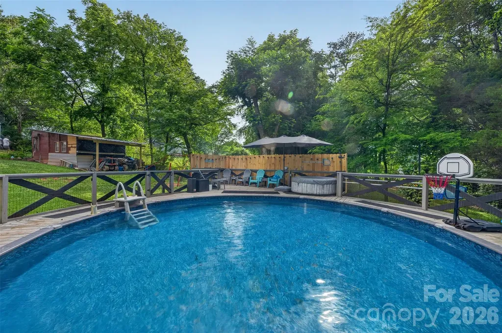 13 E Murray Street Maiden NC 28650