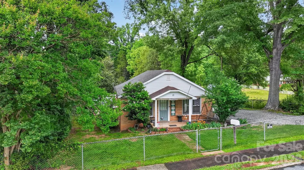 13 E Murray Street Maiden NC 28650