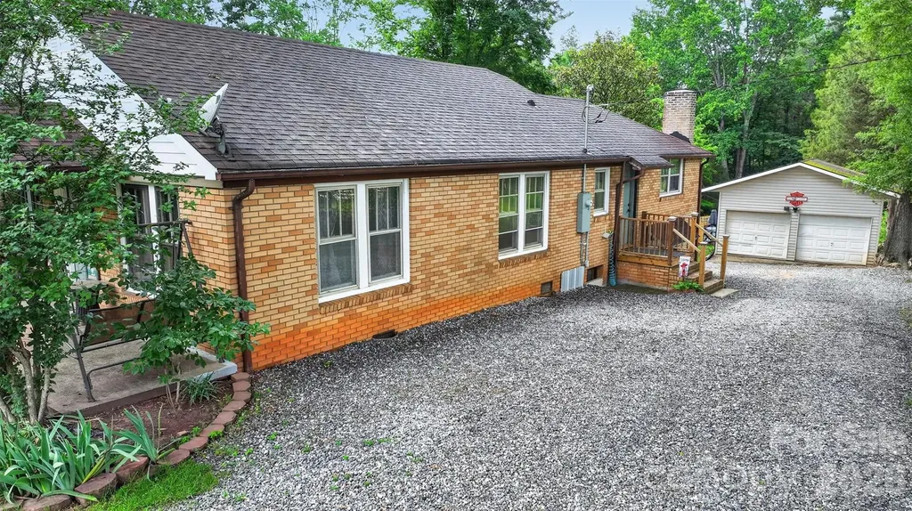 13 E Murray Street Maiden NC 28650