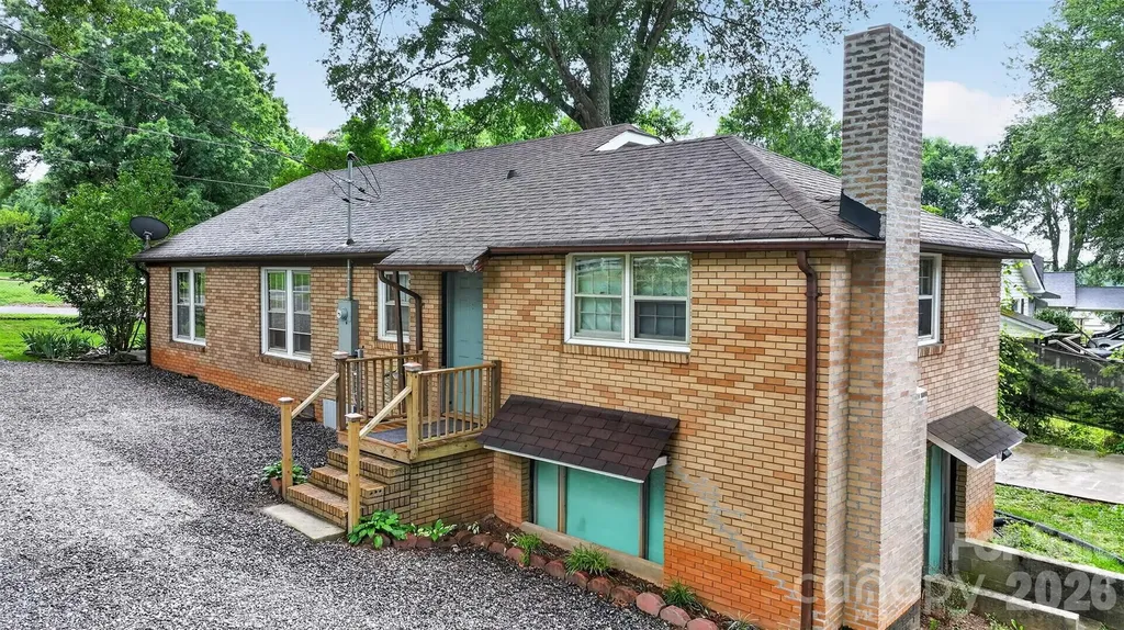 13 E Murray Street Maiden NC 28650