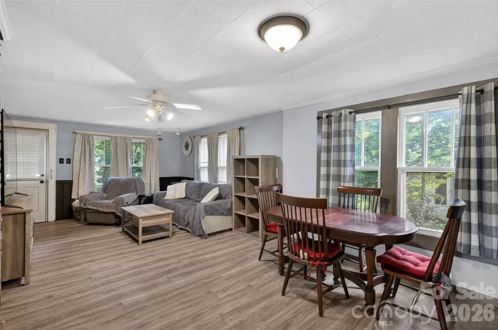 13 E Murray Street Maiden NC 28650