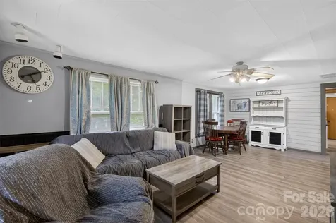 13 E Murray Street Maiden NC 28650