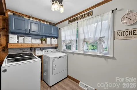 13 E Murray Street Maiden NC 28650