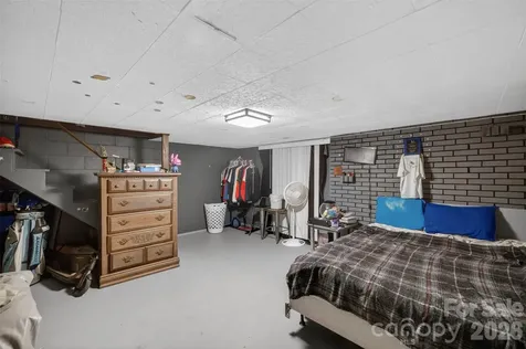 13 E Murray Street Maiden NC 28650