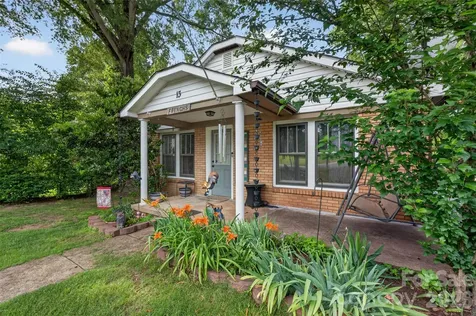 13 E Murray Street Maiden NC 28650