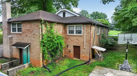 13 E Murray Street Maiden NC 28650
